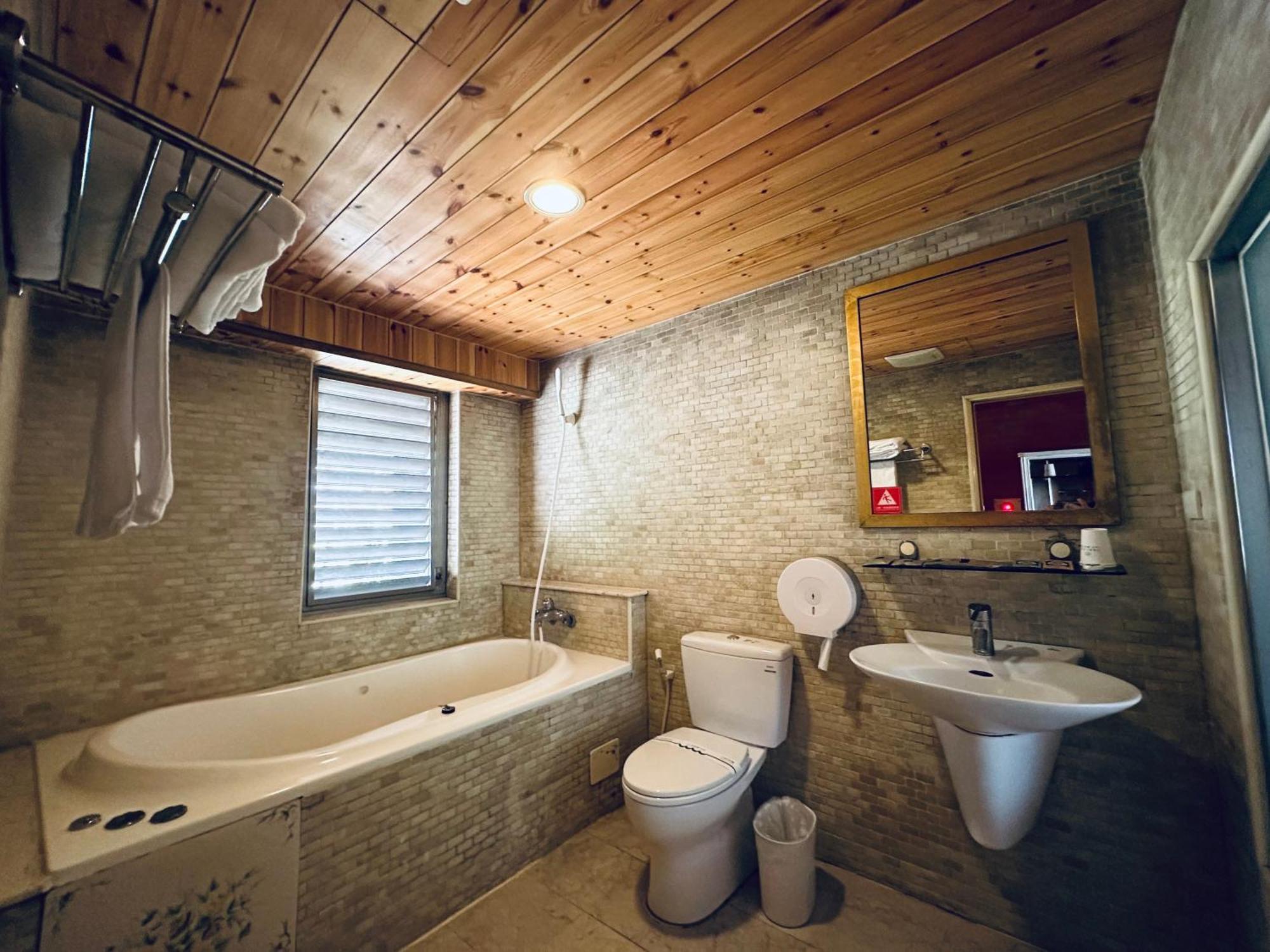 Ivy Motel Чиай Сити Екстериор снимка